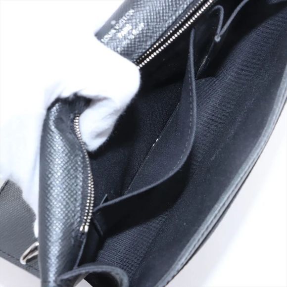 Louis Vuitton Taiga Belair M32592 Leather Second Bag Clutch Pouch Commuter - Picture 7 of 13